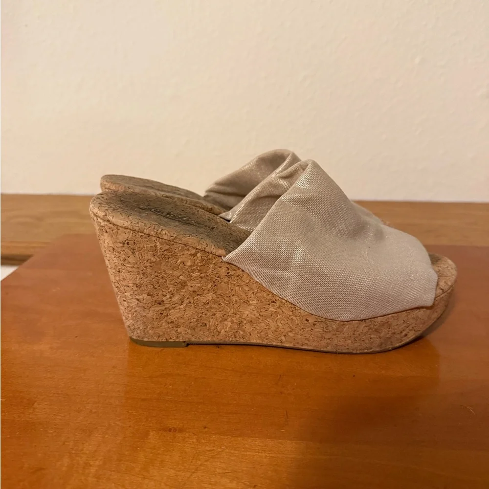 Lucky Brand Women's Gold Metallic Wedge‎ Slip-On Sandals